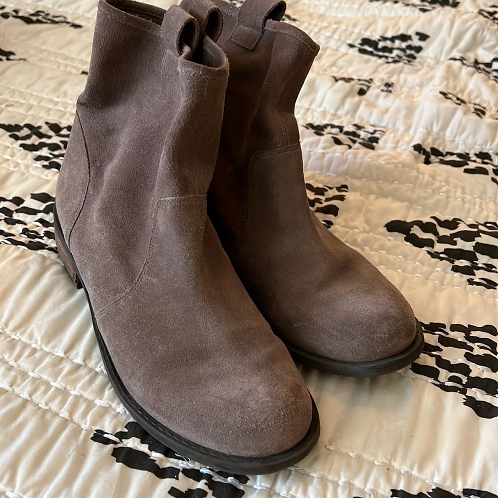 Sole Society Suede Chelsea Boots size 8